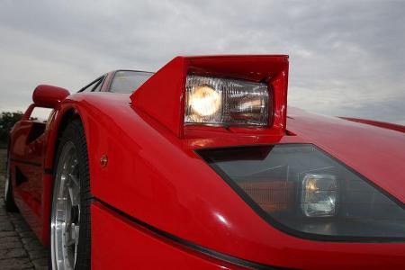 Ferrari F40, Klappscheinwerfer