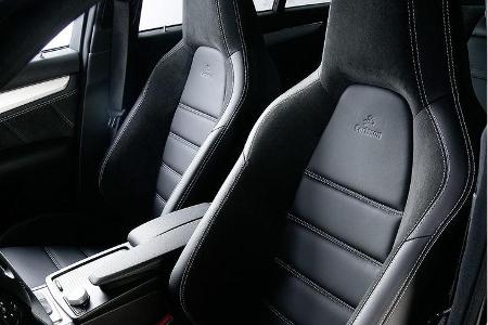 Sportsitze sorgen für sicheren Seitenhalt.