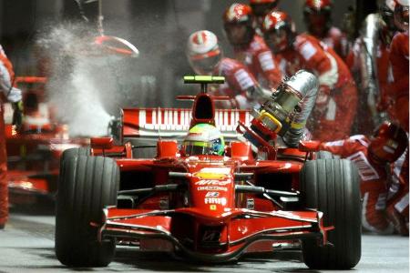 Und auch Hauptdarsteller Ferrari hatte sich seine Premiere im asiatischen Inselstaat sicher ganz anders vorgestellt.