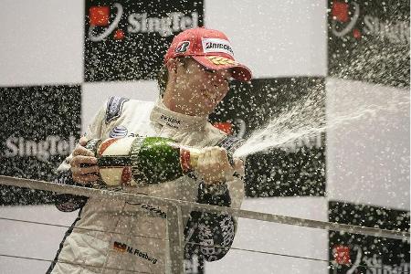 Nico Rosberg ließ seiner Freude und dem Champagner dagegen freien Lauf.