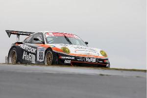 Der Alzen Porsche beherrschte zu Beginn das Renngeschehen ...