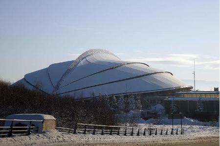 Das Basislager wurde in Hamar errichtet. Als Dach über dem Kopf diente ein umgekipptes Wikingerschiff .