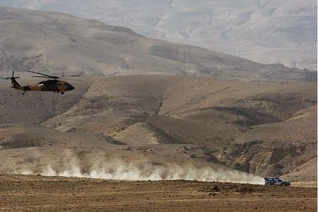 Salziges Wasser, staubig karge Wüste ...