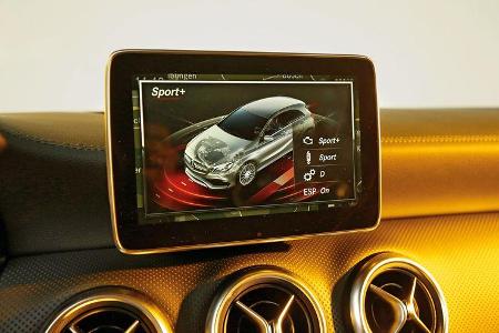 Mercedes-AMG A 45 4Matic, Display, Infotainment