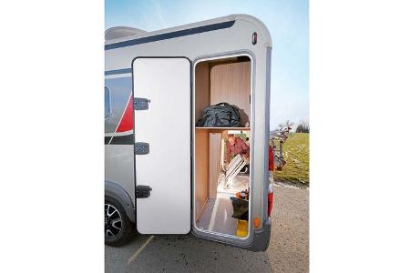 Der Heckstauraum reicht links bis unters Dach.