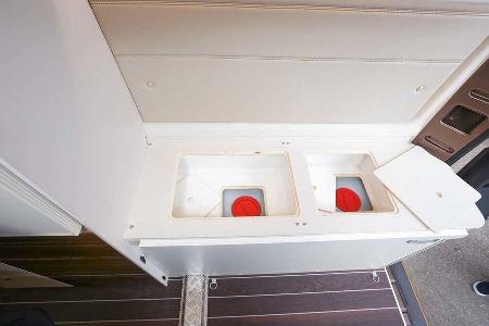 Der Frischwassertank rechts hinten im Heck ist einfach zu reinigen.