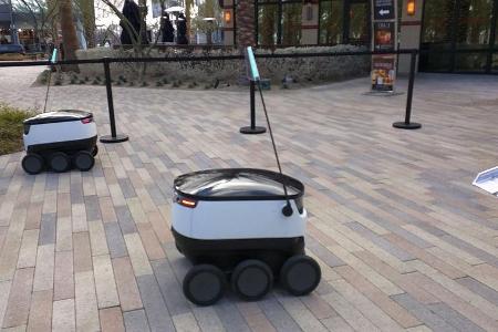 Mercedes Sprinter und Starship-Lieferroboter