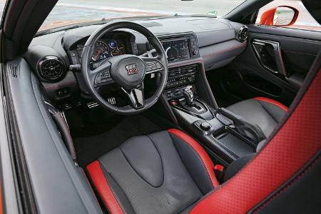 Nissan GT-R, Cockpit