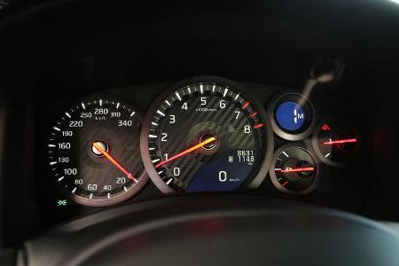Nissan GT-R, Rundinstrumente