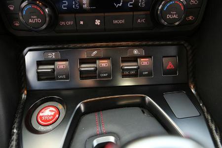 Nissan GT-R, Bedienelemente