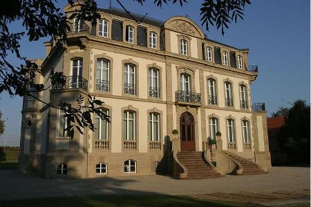 Das Bugatti-Museum in Mulhouse mit rund 400 Klassikern ...