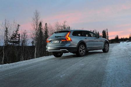 Volvo V90 Cross Country (2017)