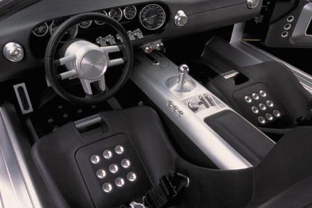 Interieur der ersten Stylingstudie. Das Armaturenbrett bleibt für das Produktionsmodell nahezu unverändert.