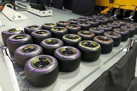 Renault - Pirelli-Reifen - GP Singapur - Formel 1 - Mittwoch - 13.09.2017