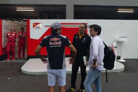 Carlos Sainz - Toro Rosso - Cyril Abiteboul - Renault - GP Singapur - Formel 1 - Freitag - 15.9.2017