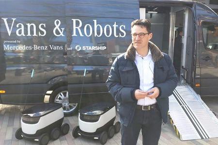 Mercedes Sprinter und Starship-Lieferroboter
