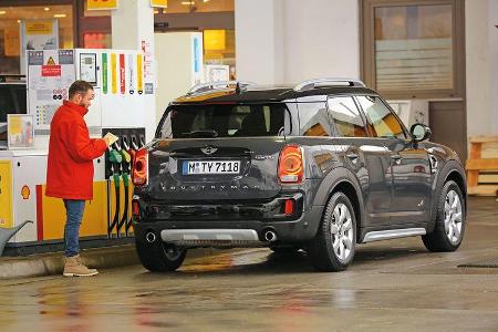 Mini Countryman Cooper S All4, Tankstelle
