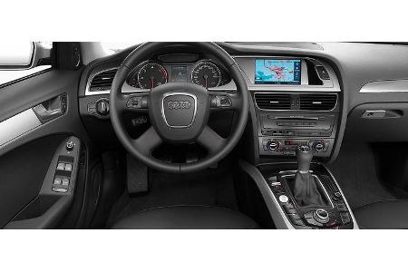 Fahrerorientiertes Cockpit mit großem Bildschirm.