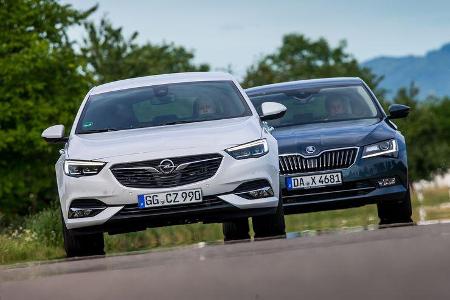 Opel Insignia Grand Sport 2.0 D Business Innovation, Skoda Superb 2.0 TDI Style, Front