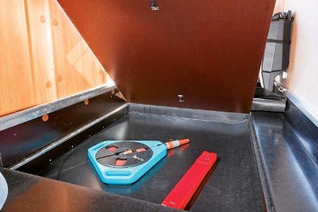 Bodenfach in Garage beim Hymer Exsis-t