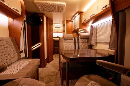 Ambientebeleuchtung bei den De-Luxe-Modellen des Optima auch serienmäßig