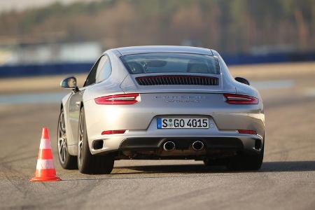 Porsche 911 Carrera S, Heckansicht, Slalom