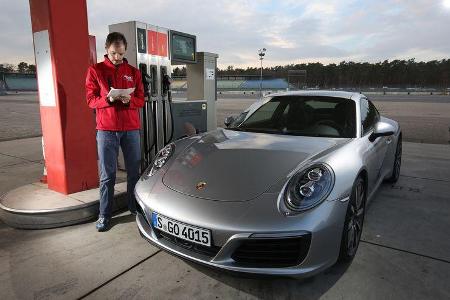 Porsche 911 Carrera S, Frontansicht, Tanken