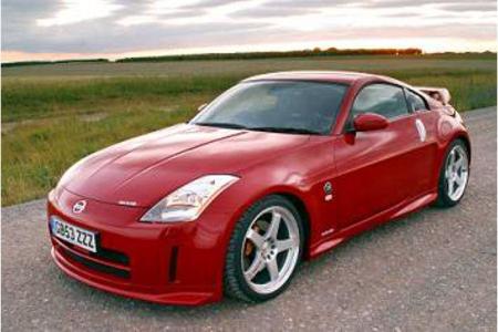 In der Realität überzeugt der 350Z mit seinem standfesten, allerdings nicht übermäßig kräftigen 3,5-Liter-V6, gesperrter Hin...