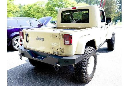 Die Stahl-Stoßfänger ist aus dem Mopar-Regal, die Stahlräder stammen von Stockton Wheels.