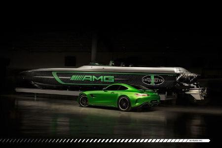 Cigarette Racing Team 50' Marauder AMG Rennboot