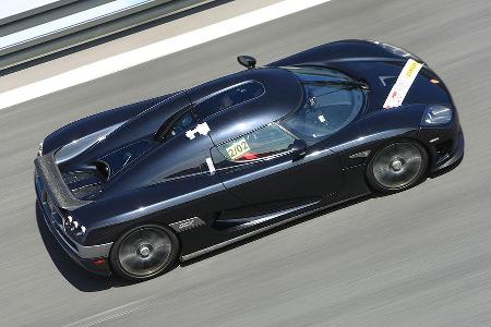 Werte Koenigsegg CCX: 0-100: 3,8 s ; 0-200: 9,3 s ; 0-300 21,9 s ; 0-300-0: 29,2 s