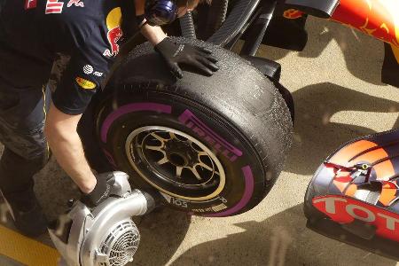 Daniel Ricciardo - Red Bull - Pirelli-Ultrasoft - Barcelona-Test - 2016
