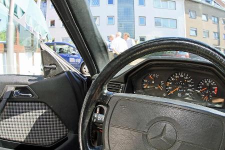 Mercedes 230 CE, Cockpit