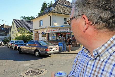 Mercedes 230 CE, Seitenansicht