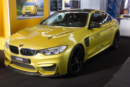 Auf einer Messe rund um das sportliche Automobil darf BMWs Allzweckwaffe von der M GmbH natürlich nicht fehlen. Hier ein get...