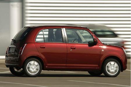 Bonsai-Japaner: Hinter den serienmäßigen vier Türen bietet der Trevis erstaunlich viel Platz.