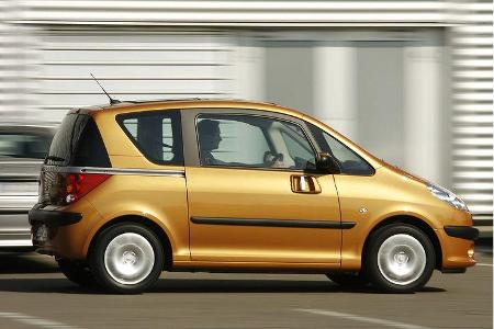 Die Schiebetüren öffnen elektrisch und geben einen 92 Zentimeter breiten Ausschnitt frei.