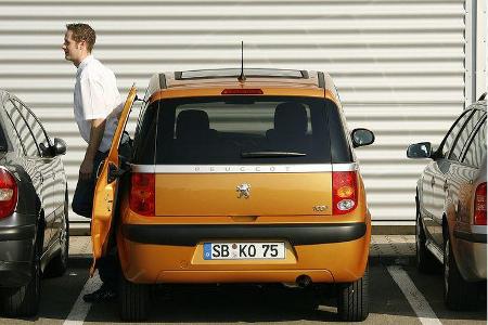 Selbst in engeren Parkbuchten können die Passagiere bequem aussteigen.