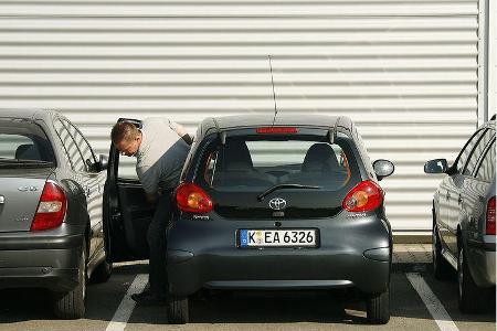 Die niedrige Höhe (1,47 Meter) zwingt Passagiere zur Verbeugung beim Aussteigen.