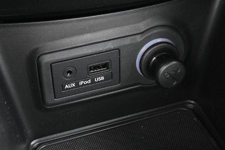 0111, ams 25/2010, Hyundai ix20 Blue 1.6 Comfort, USB Aux anschluss