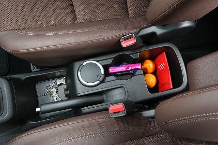 0111, ams 25/2010, Hyundai ix20 Blue 1.6 Comfort, Mittelkonsole