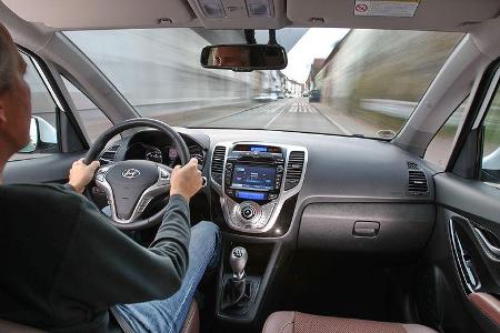 0111, ams 25/2010, Hyundai ix20 Blue 1.6 Comfort, Innenraum