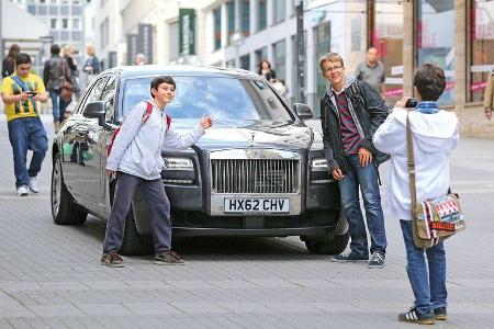 Rolls-Royce Ghost, Frontansicht, Jugendliche