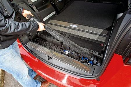 Opel Zafira Tourer 1.4 Turbo, Laderaumrolle