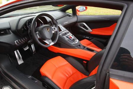 Lamborghini Aventador LP 700-4, Cockpit