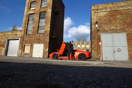 Lamborghini Aventador LP 700-4, Seitenansicht, Flügeltüren