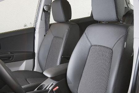 Die Sitze für Fahrer und Beifahrer überzeugen mit guter Seitenführung.