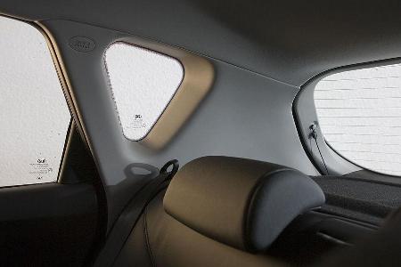 Trotz Dreiecksfenster ist die breite C-Säule für die Sicht nach hinten eher hinderlich.