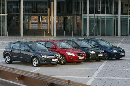 Zum Vergleichstest treten vier Kompaktmodelle mit 1,6 Liter großem Benziner und rund 110 PS an.