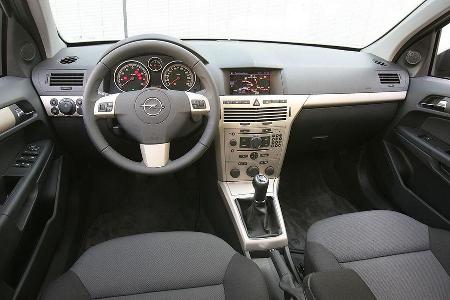 Er bietet den besten Sitzkomfort hinten, mehr Platz offerieren die anderen.